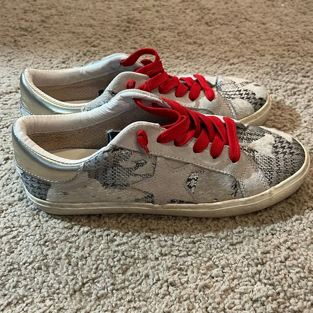 Steve Madden Philosophy Star Sneakers Size 7.5